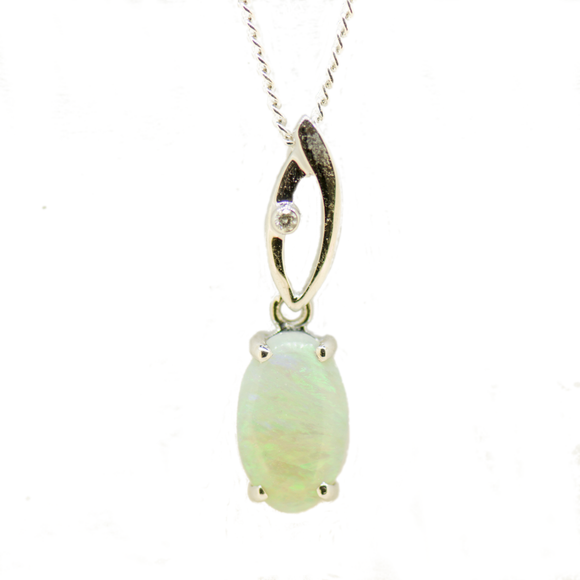 18ct White Gold Lightning Ridge Opal Pendant